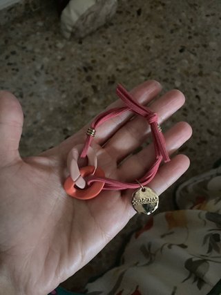 Pulsera elástica con abalorios y charm