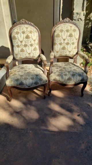 Sillón antiguo tapizado