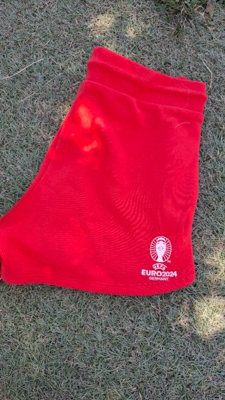 Pantalón corto rojo UEFA Euro 2024
