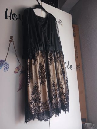 Vestido elegante negro y beige