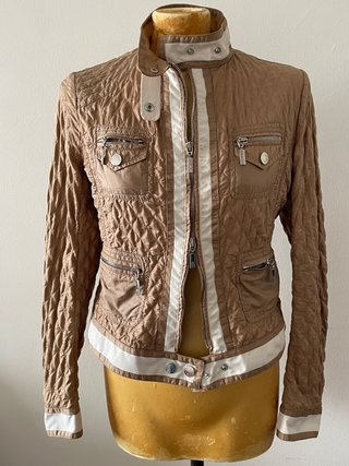 Chaqueta Moncler acolchada marrón y blanca
