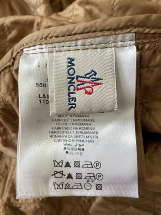 Chaqueta Moncler acolchada marrón y blanca