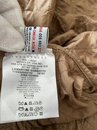 Chaqueta Moncler acolchada marrón y blanca