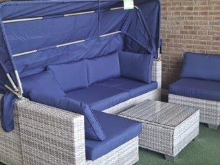 Sofá, 2 sillones y mesa de centro