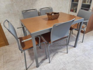 Set mobili cucina/sala da pranzo: Tavolo+5 sedie+credenza