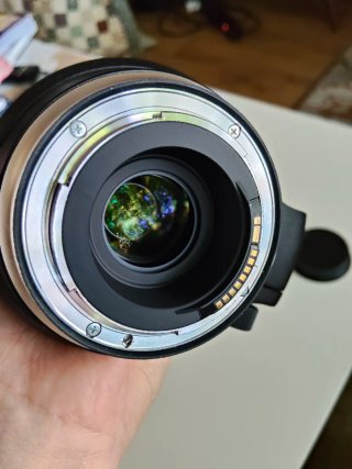 Teleobjetivo Tamron para Canon con accesorios
