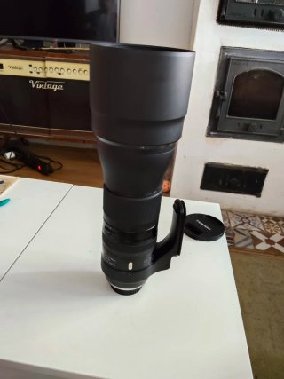 Teleobjetivo Tamron para Canon con accesorios