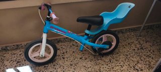 Bicicleta de equilibrio azul