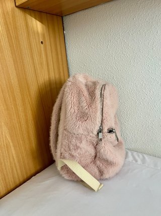Mochila de pelo rosa