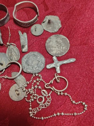 Lote de Plata  son  40.grs ,anillos, colgantes