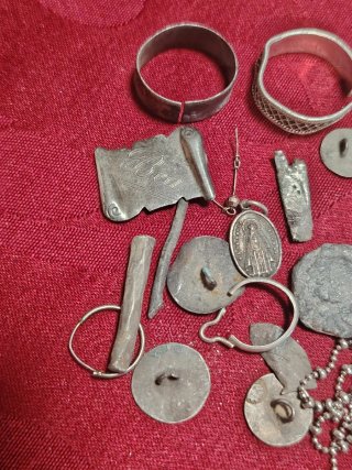 Lote de Plata  son  40.grs ,anillos, colgantes