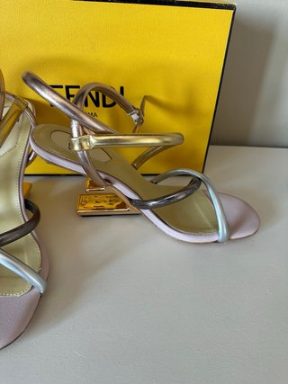 Sandalias Fendi Oro y Rosa