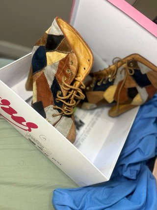 Botines de piel patchwork con tacón de madera