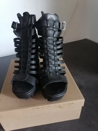 Sandalias de cuña alta negras No son de cuero