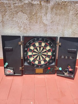 Juego de dardos electrónico con puertas