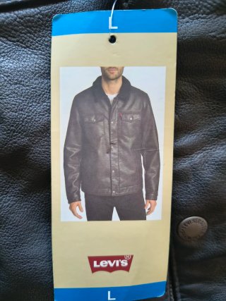 Cazadora Levi's modelo Truker Negra con Forro