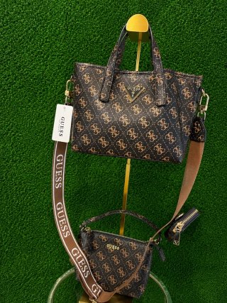 Bolso Guess Negro y Gris