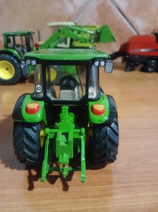 Tractor John Deere 5820 1:32