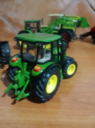 Tractor John Deere 5820 1:32