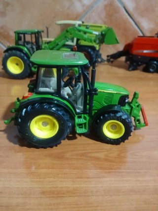 Tractor John Deere 5820 1:32