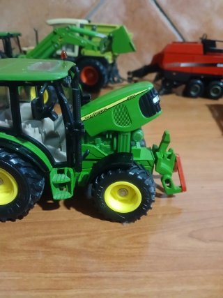 Tractor John Deere 5820 1:32