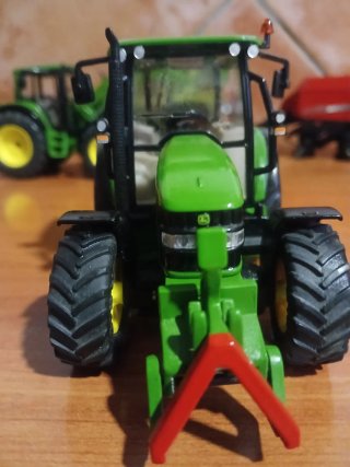 Tractor John Deere 5820 1:32