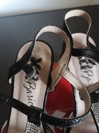 Zapatos de tacón XTI negros y plateados talla 39