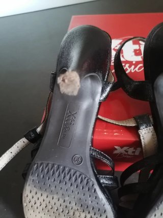Zapatos de tacón XTI negros y plateados talla 39