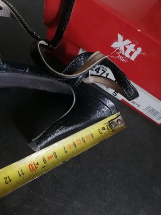 Zapatos de tacón XTI negros y plateados talla 39