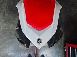 Yamaha R1 Sportbike Roja y Blanca