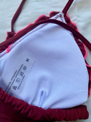 Bikini burdeo con volantes