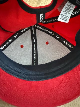 Gorra Nike Plana Roja Negra