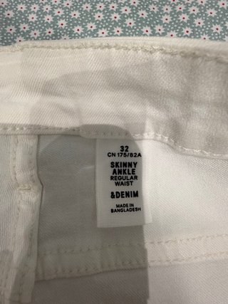 Pantalón pitillo blanco