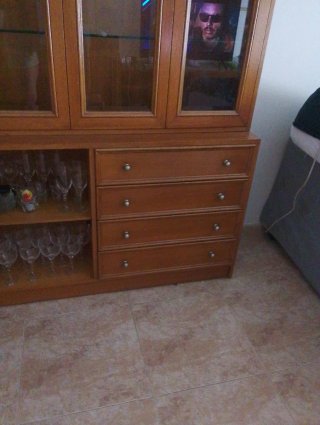Mueble de comedor madera con vitrina