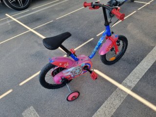 Bicicleta infantil rosa y azul