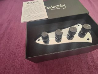 Sadowsky Onboard Bass Preamp 4 Knob