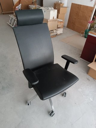 Silla de oficina ergonómica negra