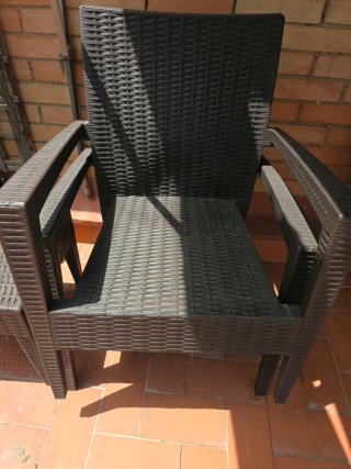 Sillones y mesa de exterior