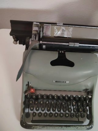 Máquina de escribir Hispano Olivetti Lexicon 80