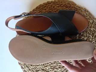 Sandalias CARMELA plataforma negras y marrones