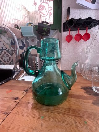 Aceitera antigua de vidrio soplado catalan