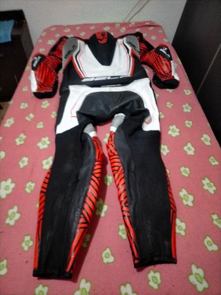 Mono de moto Bela
