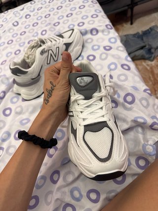 Zapatillas New Balance Blancas y Grises