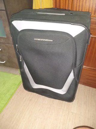 Mazzxzleta de viaje negra y gris