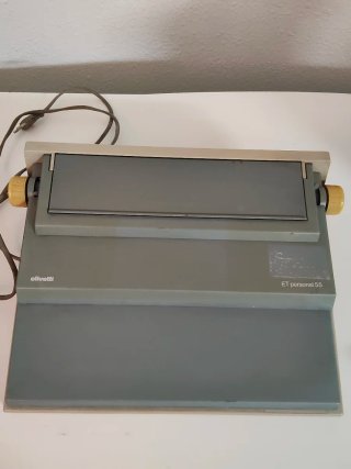 Máquina de escribir Olivetti ET personal 55