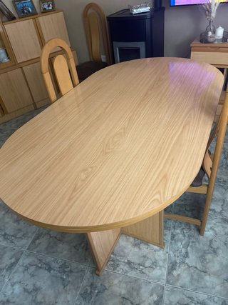 Comedor completo de madera en muy buen estado.