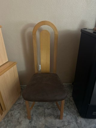 Comedor completo de madera en muy buen estado.