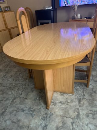 Comedor completo de madera en muy buen estado.