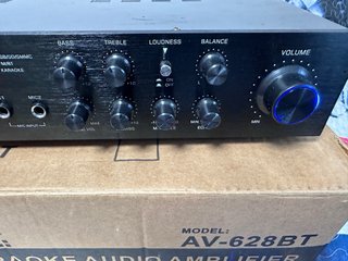 Amplificador Sunbuck AV-628BT Karaoke + Cables Ban