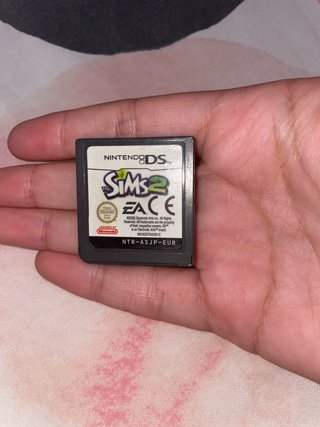 Nintendo 3DS Rosa + Gioco I Sims 2